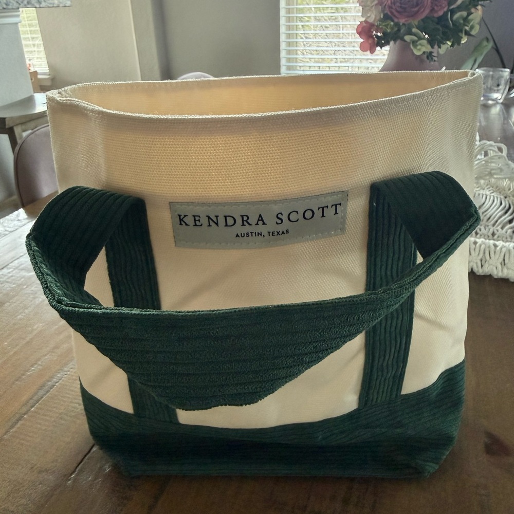 Kendra Scott Forest Green and Cream Tote rarely find - Picture 3 of 5